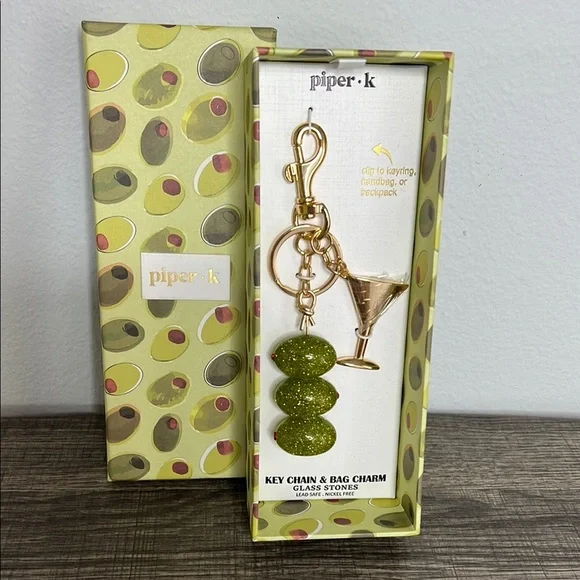 🍸 Piper K | Martini & Olive Bag Charm 🫒 - Picture 1 of 5